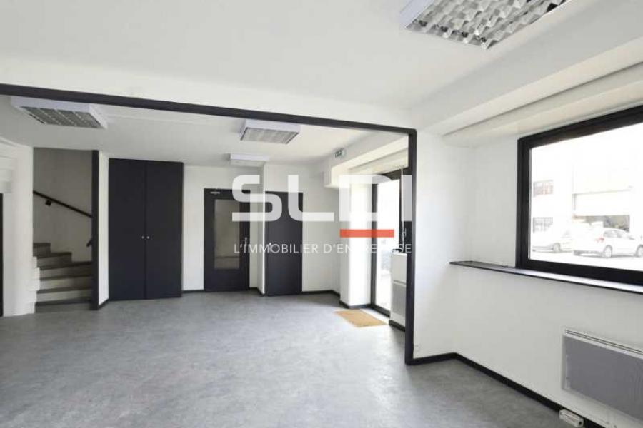 Activités A LOUER - VILLEURBANNE - 1 495 m² Activités A LOUER - VILLEURBANNE - 1 495 m²