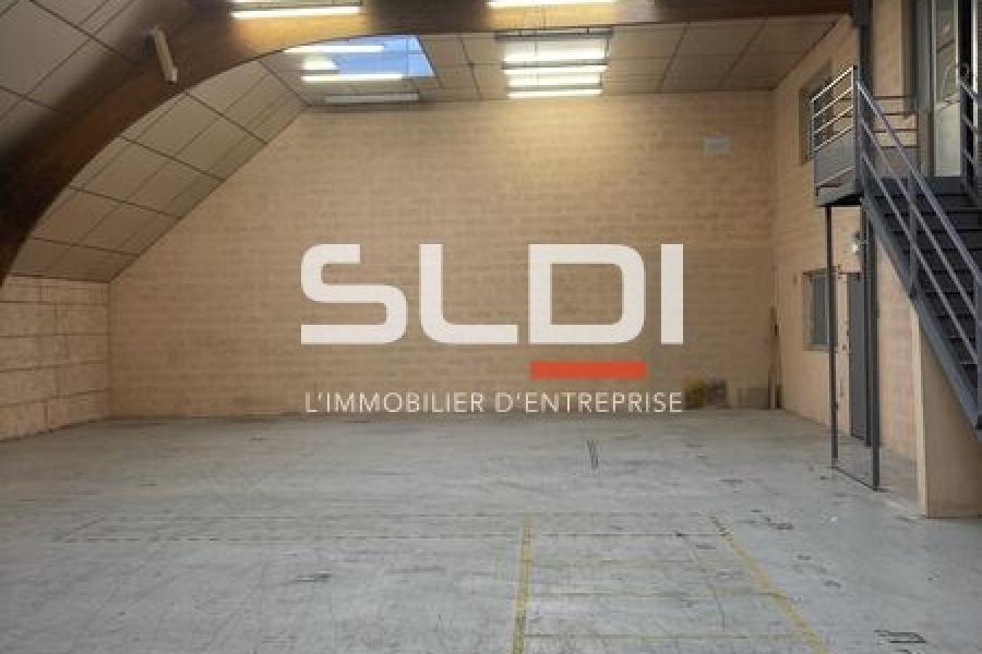 Activités A LOUER - VILLEURBANNE - 1 227 m² Activités A LOUER - VILLEURBANNE - 1 227 m²