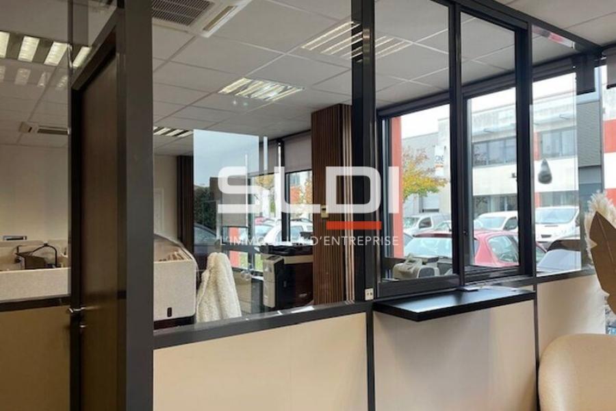 Activités A VENDRE OU A LOUER - DECINES CHARPIEU - 534 m² Activités A VENDRE OU A LOUER - DECINES CHARPIEU - 534 m²