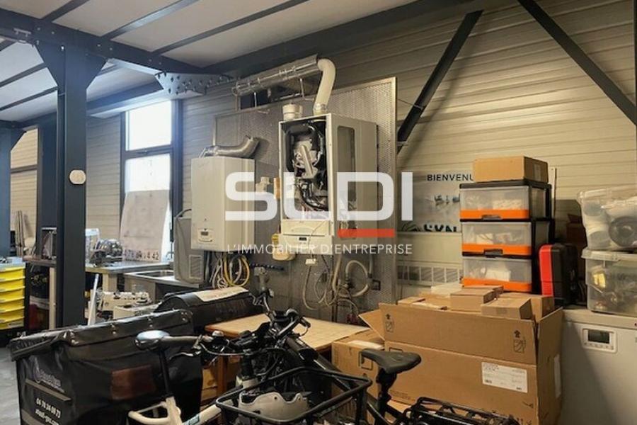 Activités A VENDRE OU A LOUER - DECINES CHARPIEU - 534 m² Activités A VENDRE OU A LOUER - DECINES CHARPIEU - 534 m²