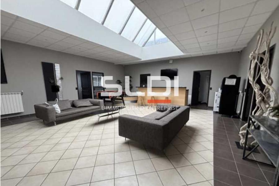 Activités A VENDRE - MORNANT - 2 200 m²