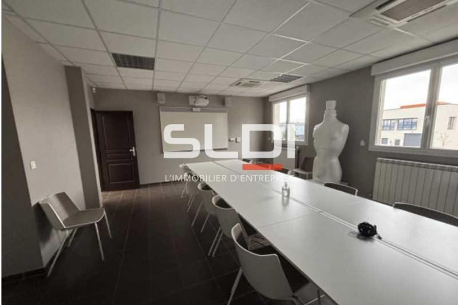 Activités A VENDRE - MORNANT - 2 200 m²