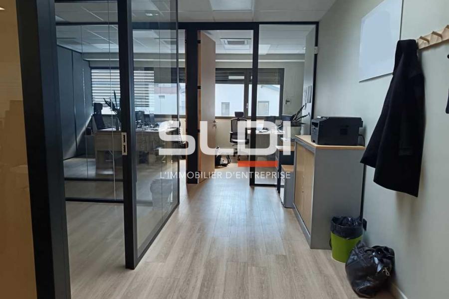 Bureaux A LOUER - VILLEURBANNE - 233 m²