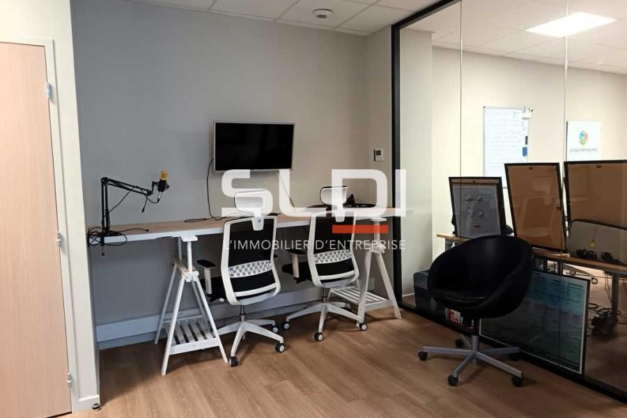Bureaux A LOUER - VILLEURBANNE - 233 m²
