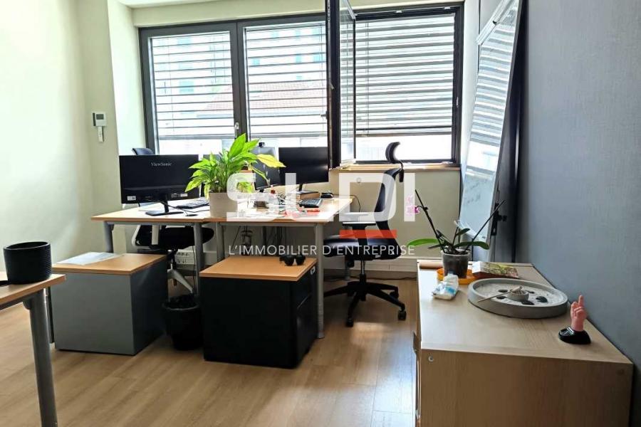 Bureaux A LOUER - VILLEURBANNE - 233 m²