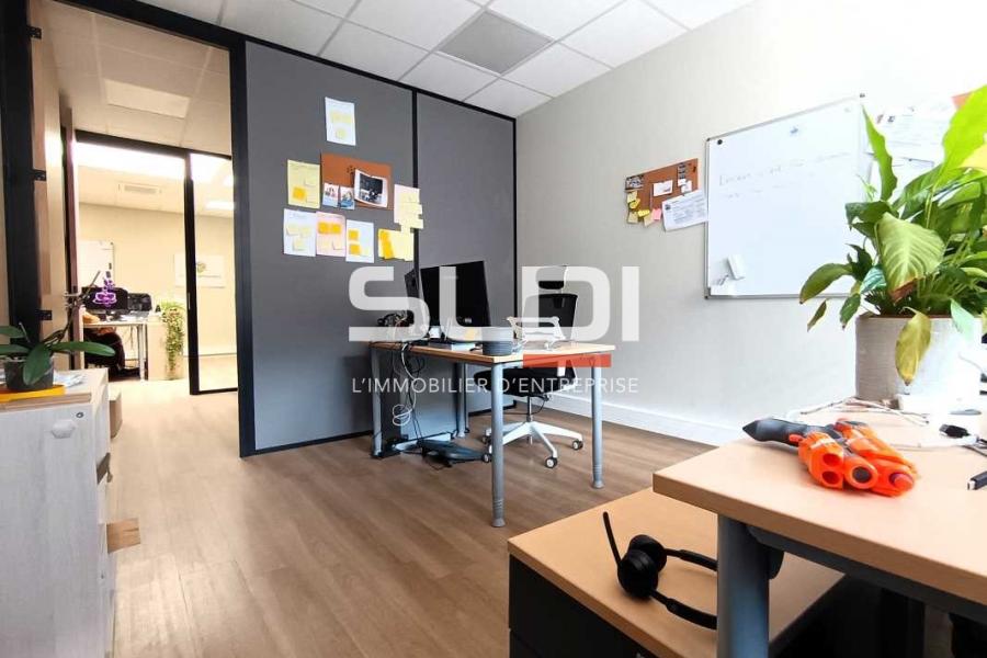 Bureaux A LOUER - VILLEURBANNE - 233 m²