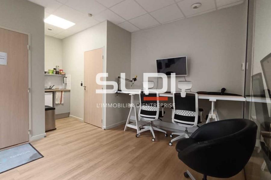 Bureaux A LOUER - VILLEURBANNE - 233 m²