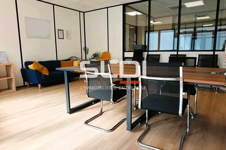 Bureaux A LOUER - VILLEURBANNE - 233 m²