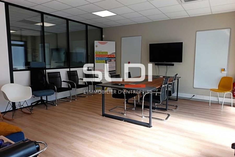 Bureaux A LOUER - VILLEURBANNE - 233 m²