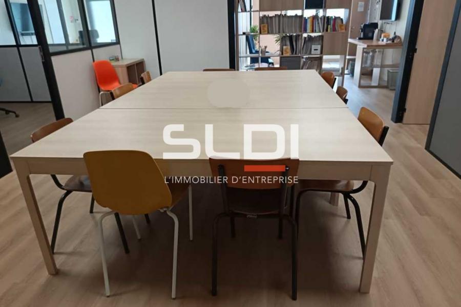 Bureaux A LOUER - VILLEURBANNE - 233 m²