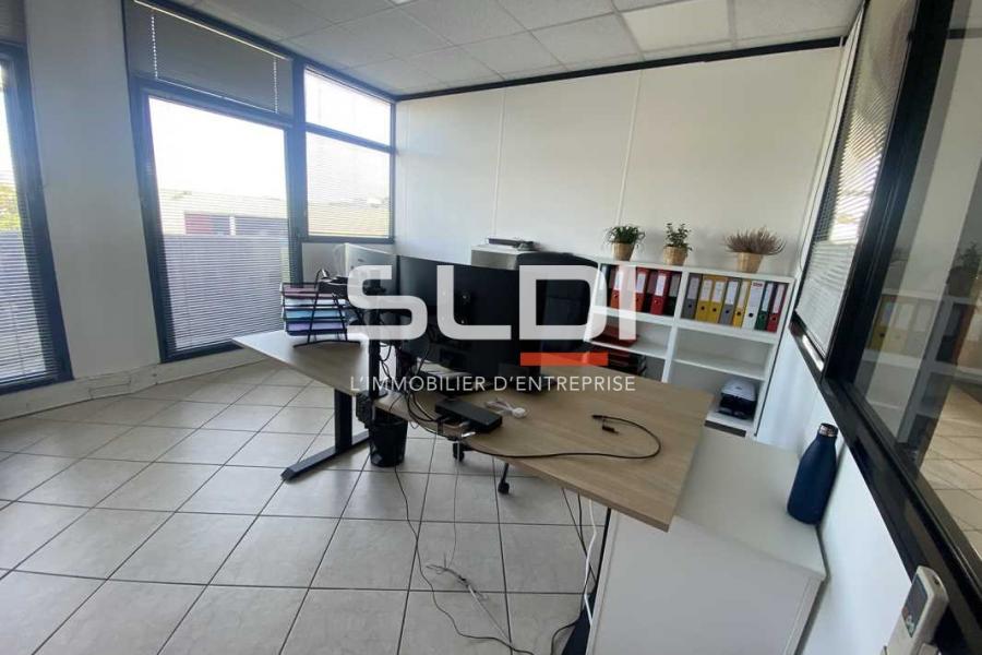 Bureaux A LOUER - BRON - 328 m²