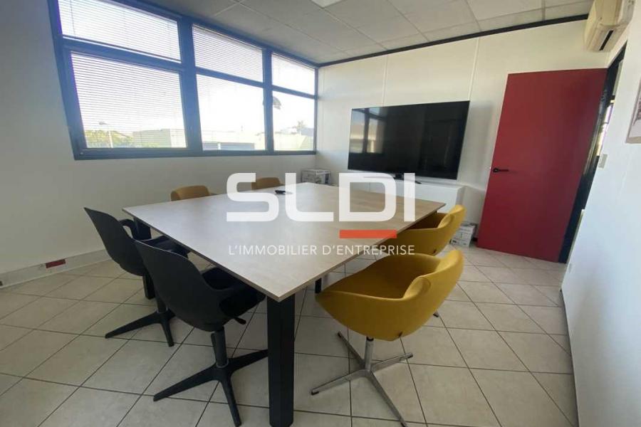 Bureaux A LOUER - BRON - 328 m²