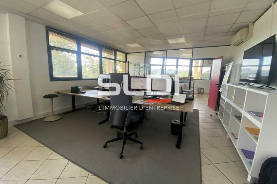 Bureaux A LOUER - BRON - 328 m²