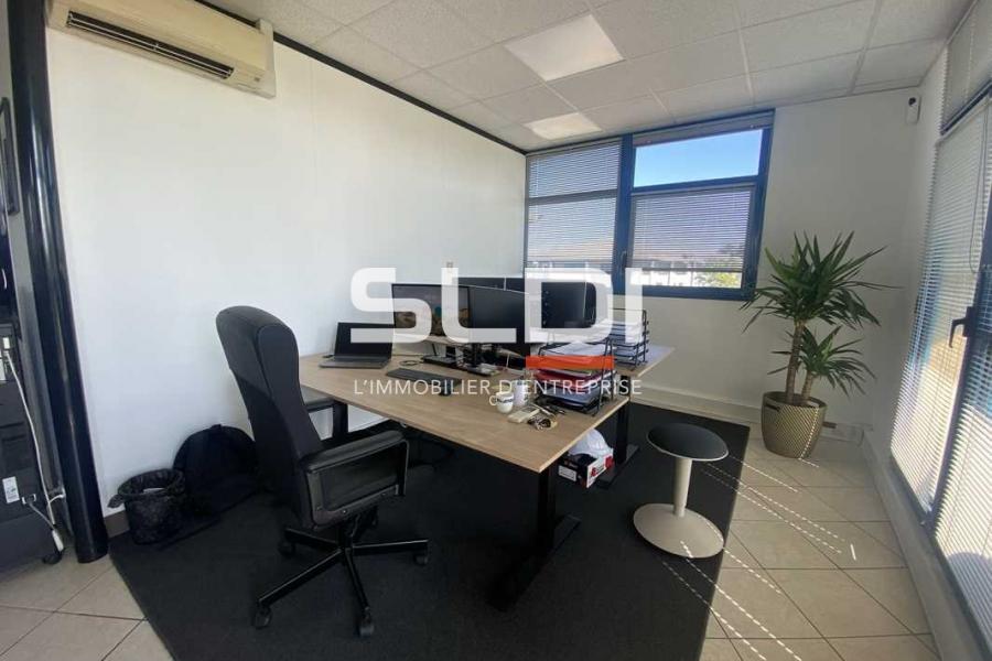 Bureaux A LOUER - BRON - 328 m²
