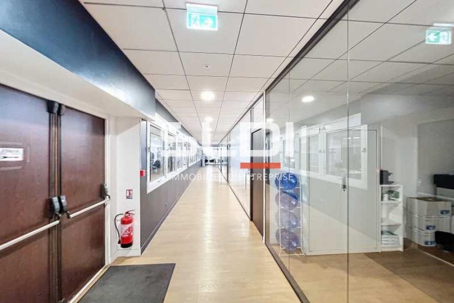 Activités A VENDRE - VAULX EN VELIN - 1 800 m²