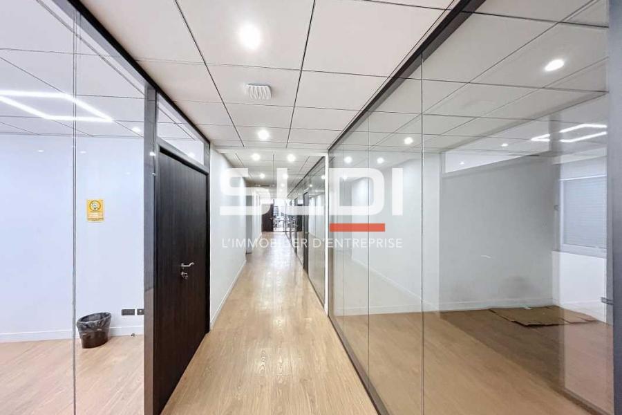 Activités A VENDRE - VAULX EN VELIN - 1 800 m²