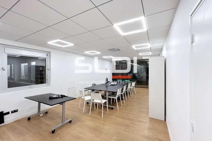 Activités A VENDRE - VAULX EN VELIN - 1 800 m²