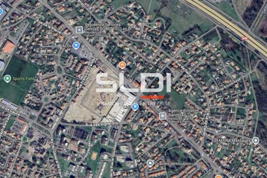 Commerces A LOUER - LA VERPILLIERE - 151 m²