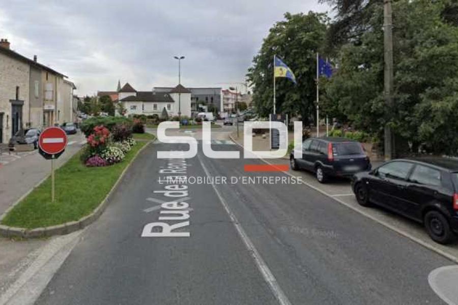 Commerces A LOUER - LA VERPILLIERE - 151 m²