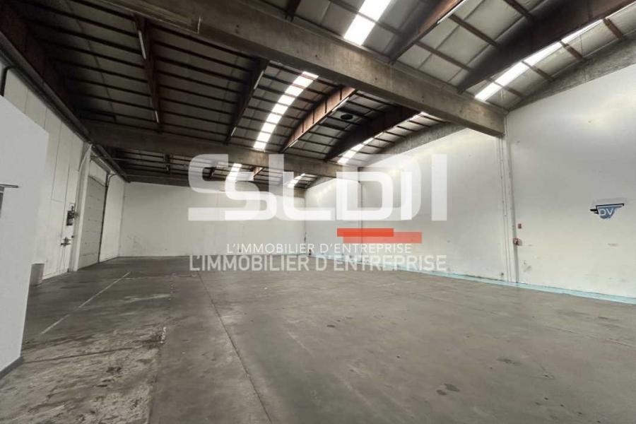Activités A LOUER - SAINT PRIEST - 1 760 m²