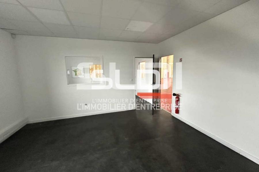 Activités A LOUER - SAINT PRIEST - 1 760 m²