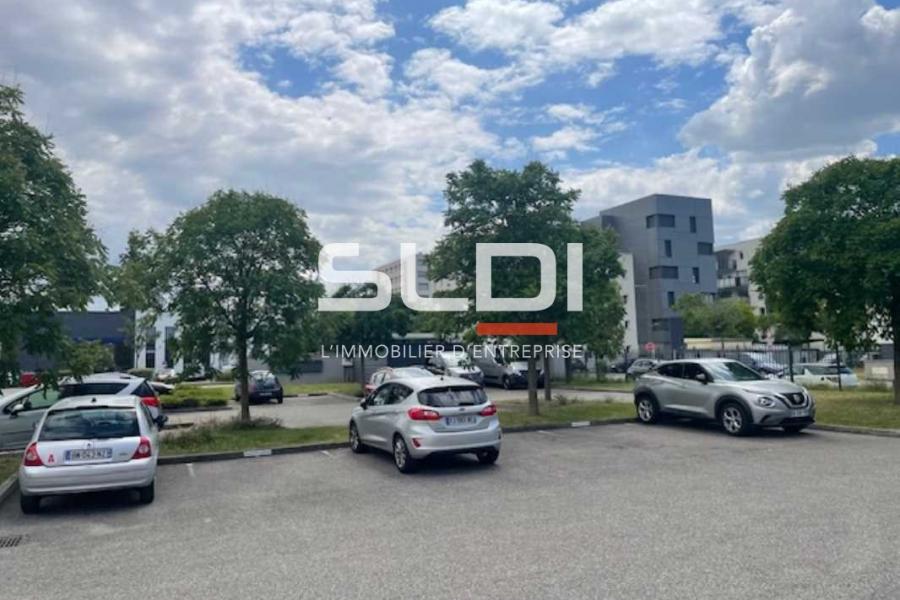Activités A VENDRE OU A LOUER - VENISSIEUX - 731 m²