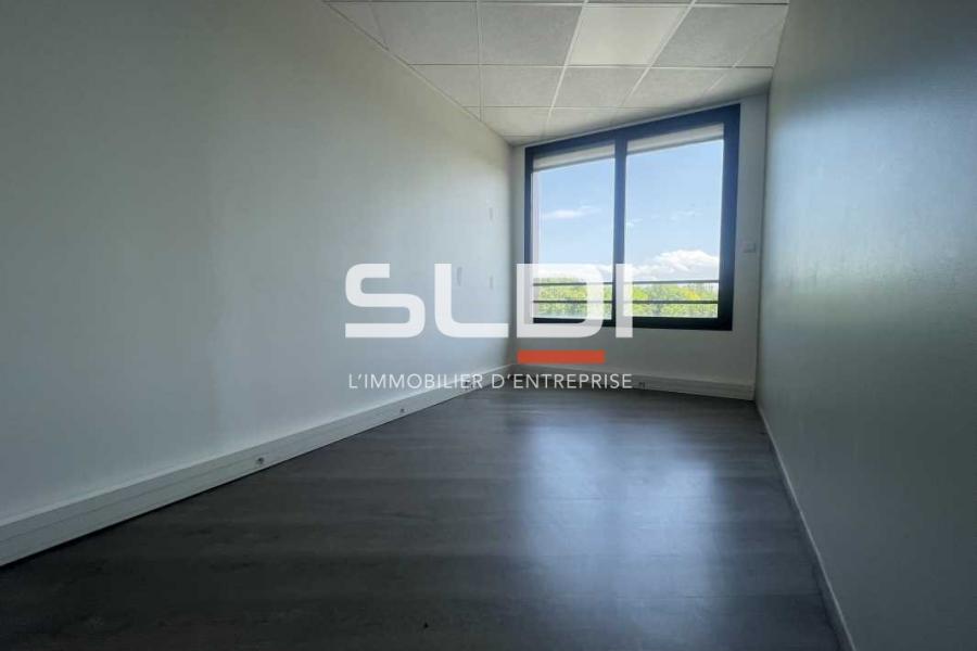 Bureaux A VENDRE - DARDILLY - 205 m²
