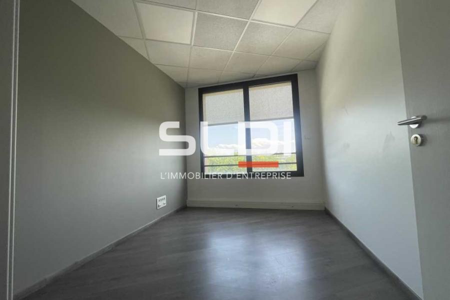 Bureaux A VENDRE - DARDILLY - 205 m²
