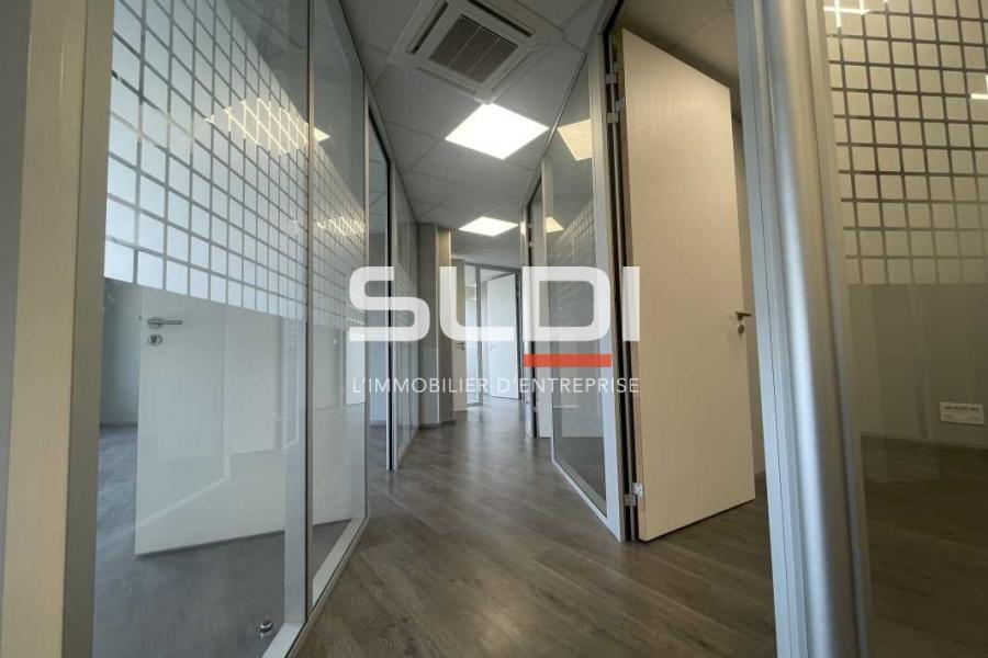 Bureaux A VENDRE - DARDILLY - 205 m²