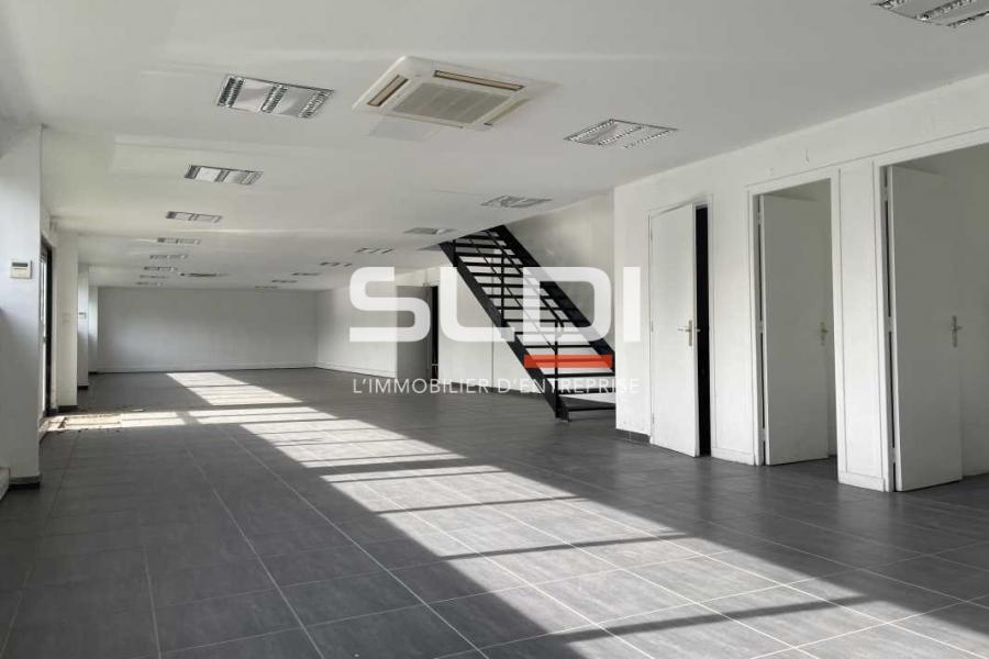 Activités A VENDRE - VENISSIEUX - 4 204 m²