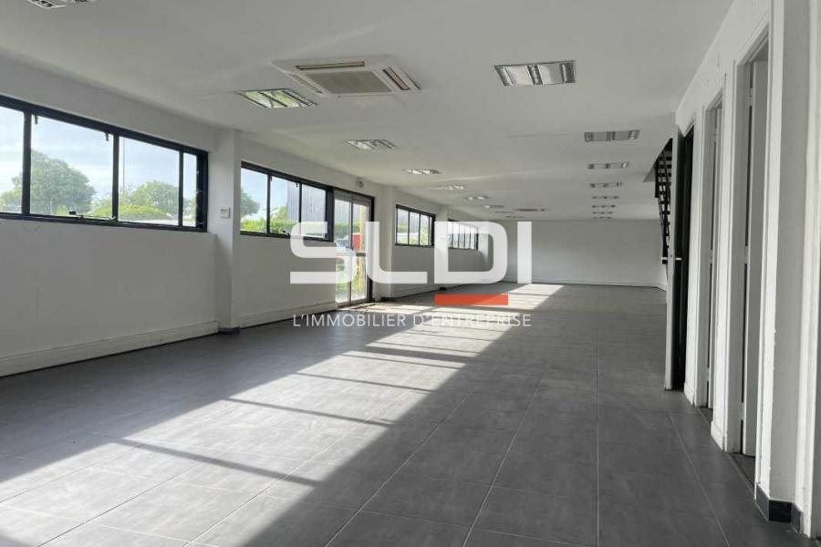 Activités A VENDRE - VENISSIEUX - 4 204 m²