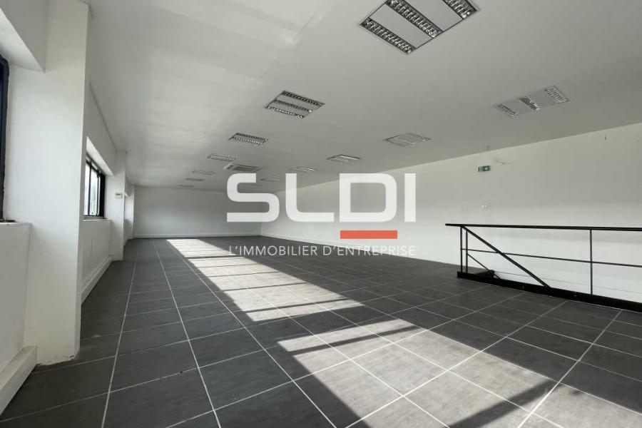 Activités A VENDRE - VENISSIEUX - 4 204 m²