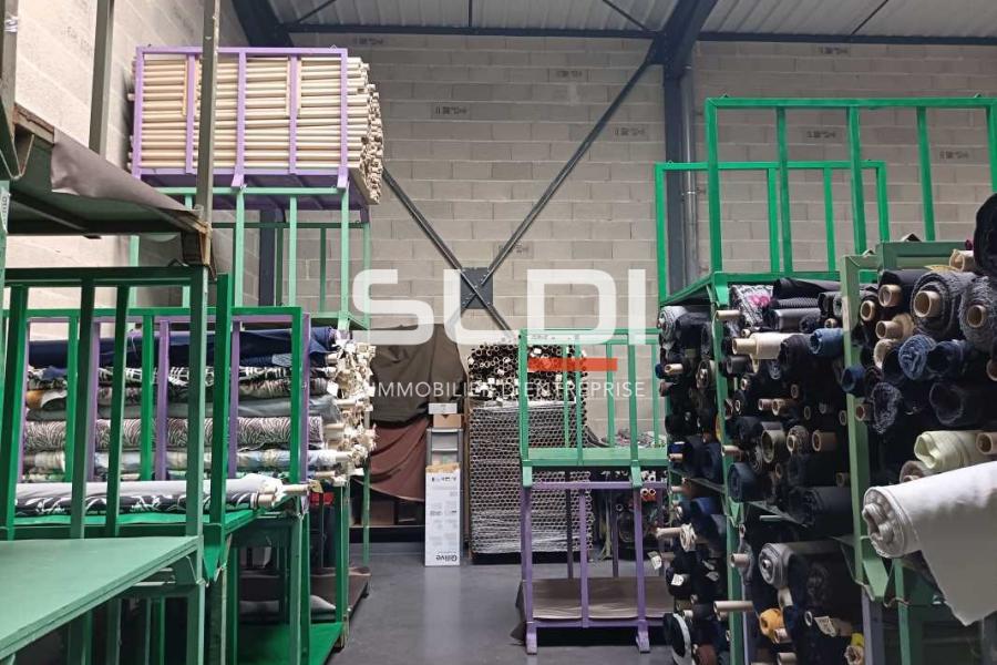 Activités A LOUER - GENAS - 420 m²