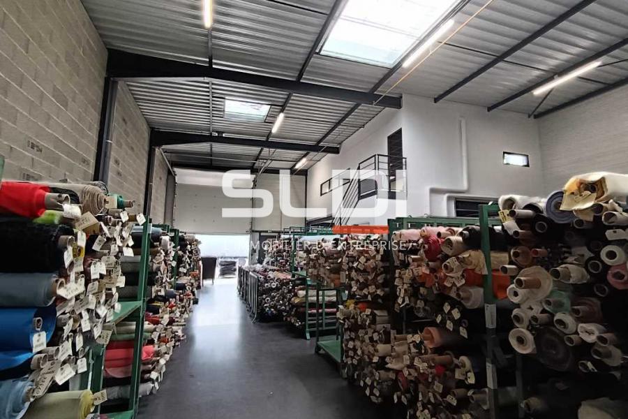 Activités A LOUER - GENAS - 420 m²