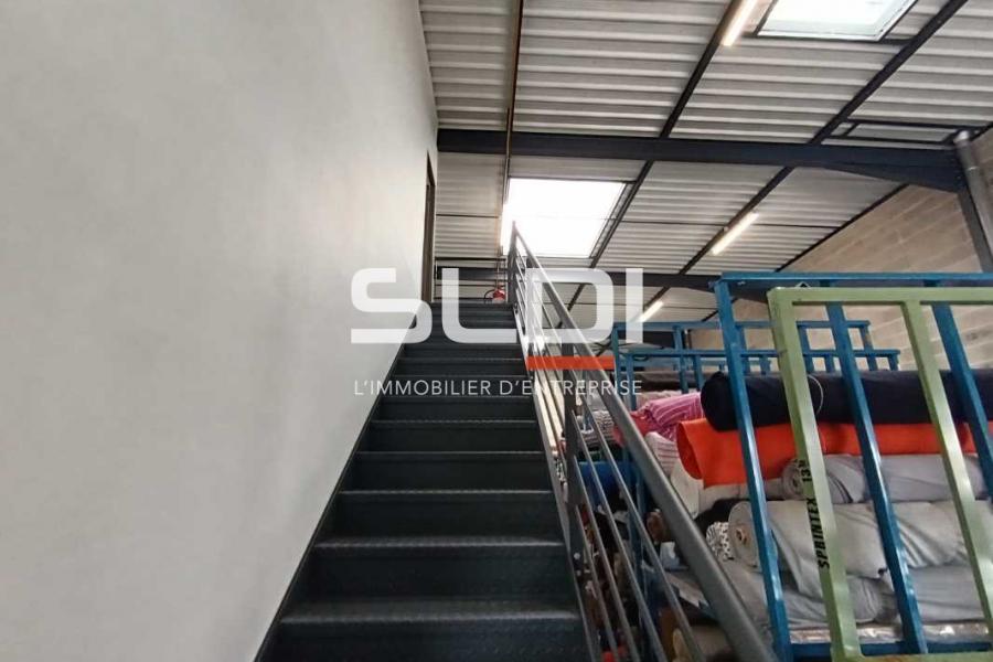 Activités A LOUER - GENAS - 420 m²