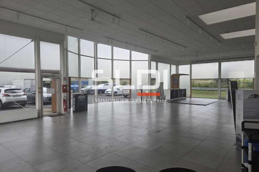 Commerces A LOUER - CHALONS EN CHAMPAGNE - 378 m²