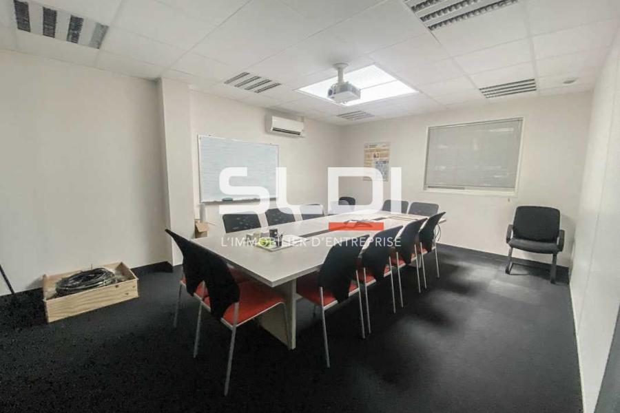 Activités A LOUER - VAULX EN VELIN - 615 m²