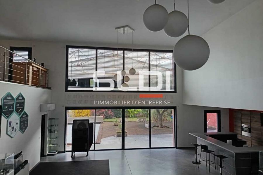 Activités A VENDRE - DECINES CHARPIEU - 1 092 m²