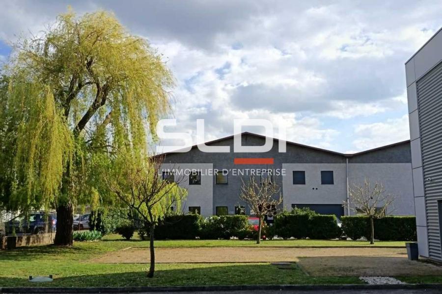 Activités A VENDRE - DECINES CHARPIEU - 1 092 m²