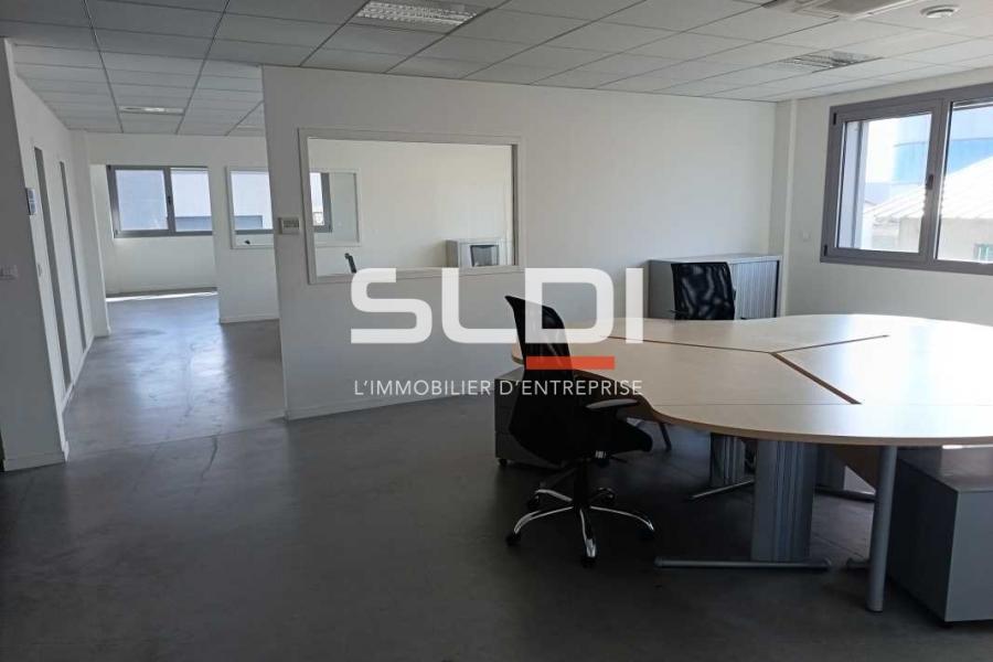 Activités A VENDRE - DECINES CHARPIEU - 2 100 m²