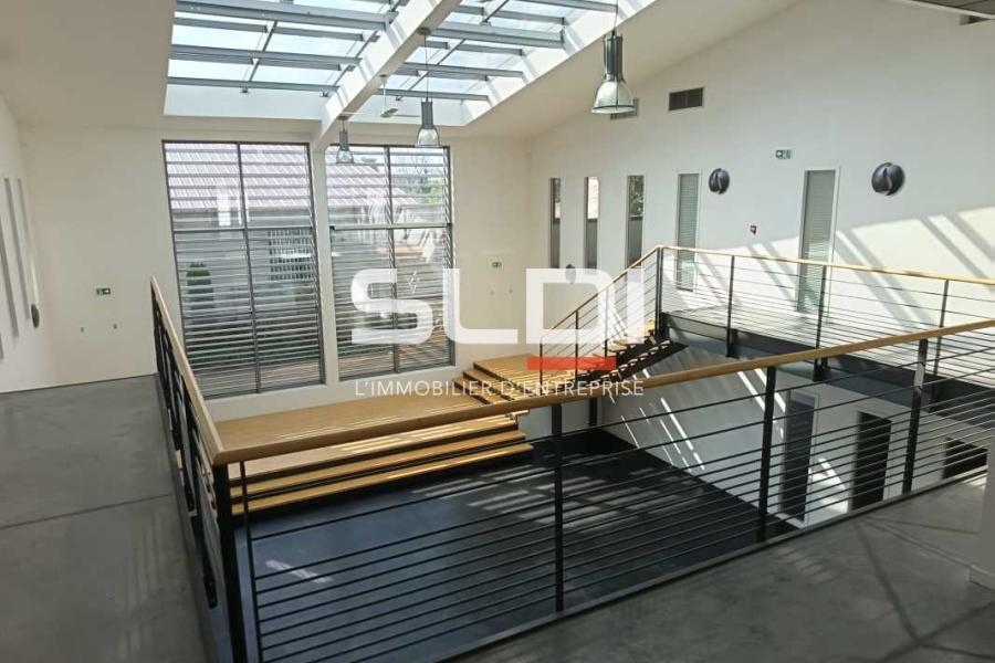 Activités A VENDRE - DECINES CHARPIEU - 2 100 m²