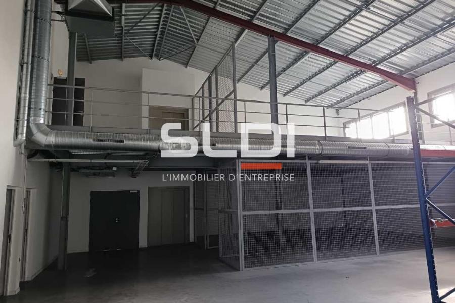 Activités A VENDRE - DECINES CHARPIEU - 2 100 m²