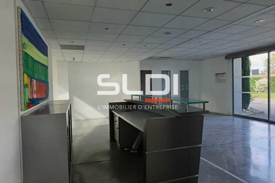 Activités A VENDRE - DECINES CHARPIEU - 2 100 m²