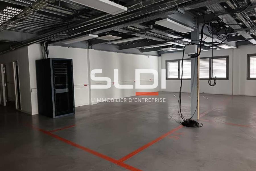 Activités A VENDRE - DECINES CHARPIEU - 2 100 m²