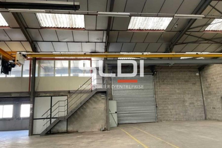 Activités A VENDRE OU A LOUER - RILLIEUX LA PAPE - 405 m²