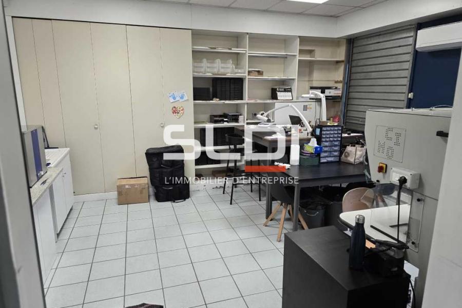 Bureaux A LOUER - SAINT GENIS LAVAL - 88 m²