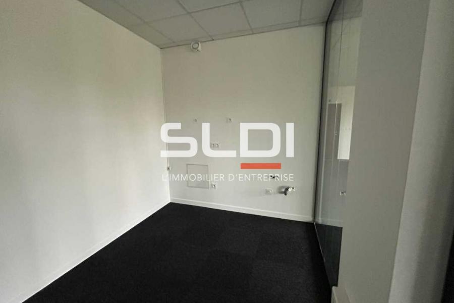 Bureaux A VENDRE OU A LOUER - DARDILLY - 235 m²