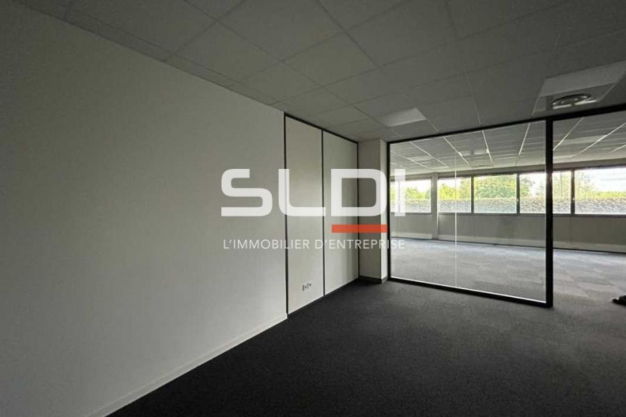Bureaux A VENDRE OU A LOUER - DARDILLY - 235 m²