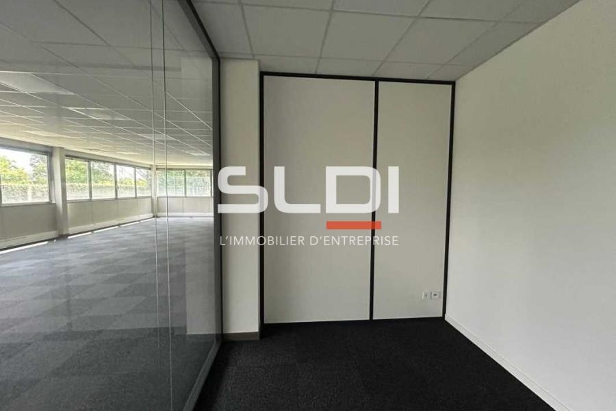 Bureaux A VENDRE OU A LOUER - DARDILLY - 235 m²