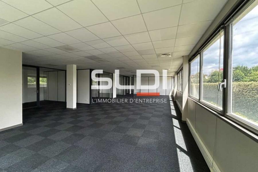 Bureaux A VENDRE OU A LOUER - DARDILLY - 235 m²